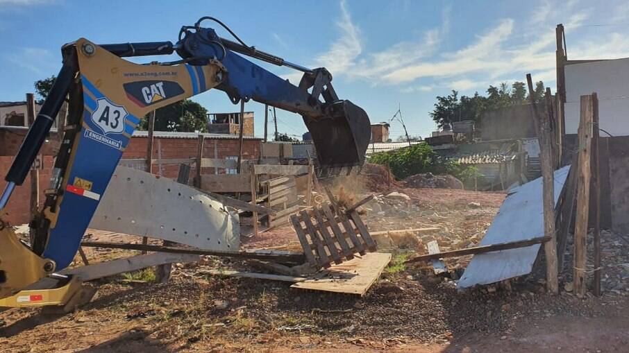 Compra e venda de lotes na área de preservação configuram crime ambiental sujeito a penas de apreensão, multa e prisão.