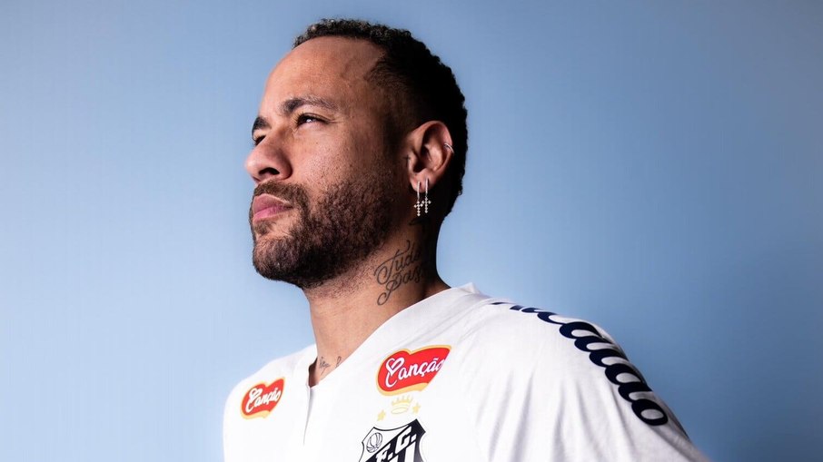 Neymar retorna ao Brasil para sua segunda passagem pelo Santos Neymar retorna ao Brasil para sua segunda passagem pelo Santos
