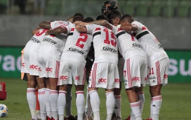 Ceni exalta grande número de baixas para jogo e lamenta posição que 'não condiz com a grandeza do São Paulo' Ceni exalta grande número de baixas para jogo e lamenta posição que 'não condiz com a grandeza do São Paulo'
