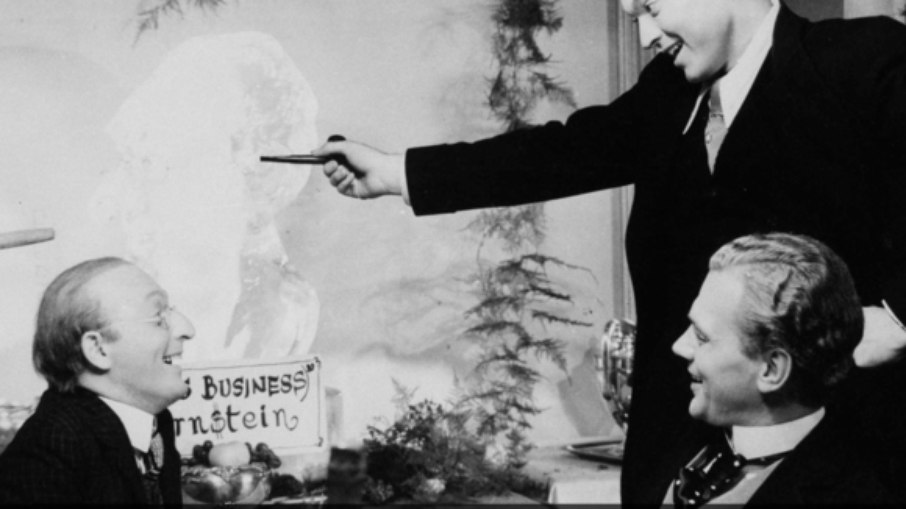 Cidadão Kane é um filme norte-americano de 1941, dirigido, escrito, produzido e estrelado por Orson Welles, considerado uma obra-prima do cinema.