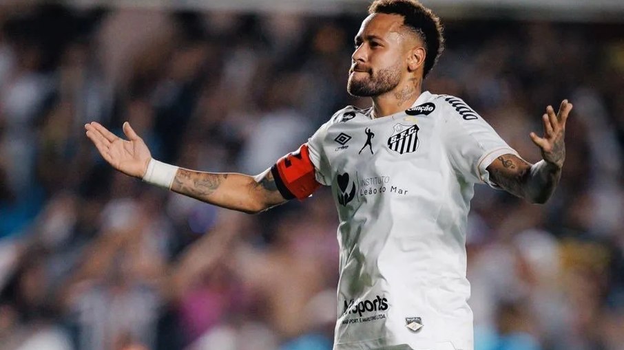 Neymar comemora; camisa 10 leva Peixe ao empate com o líder Flamengo ao marcar dois gols de pênalti