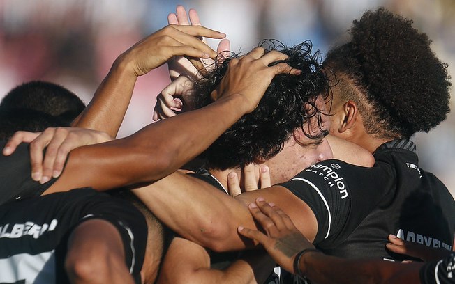 Castro valoriza vitória, mas admite que Botafogo precisa melhorar