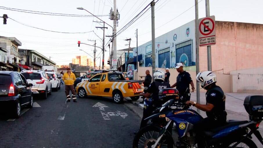 O prefeito Guti salientou que existe uma necessidade de melhorar e intensificar a fiscalização municipal pelas más condições de segurança dos veículos clandestinos. O prefeito Guti salientou que existe uma necessidade de melhorar e intensificar a fiscalização municipal pelas más condições de segurança dos veículos clandestinos.