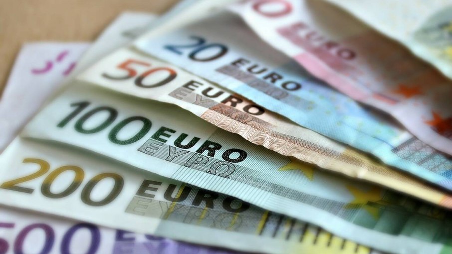 Euro tem caído frete ao Dólar desde fevereiro 