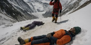 Todos os alpinistas presos no Monte Everest são resgatados