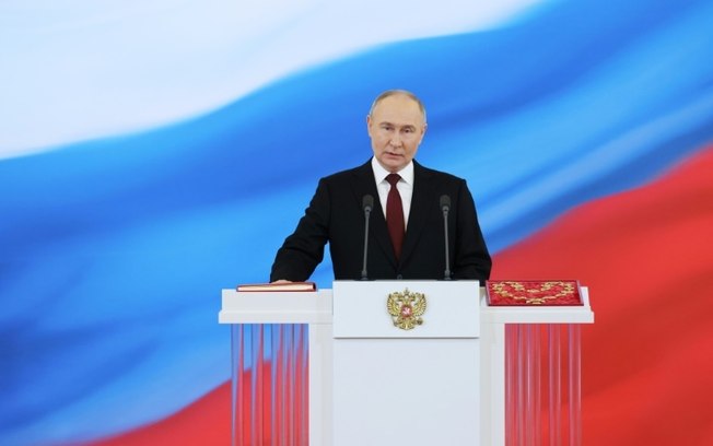 O presidente russo, Vladimir Puntin, toma posse durante uma cerimônia no Kremlin, em Moscou, em 7 de maio de 2024