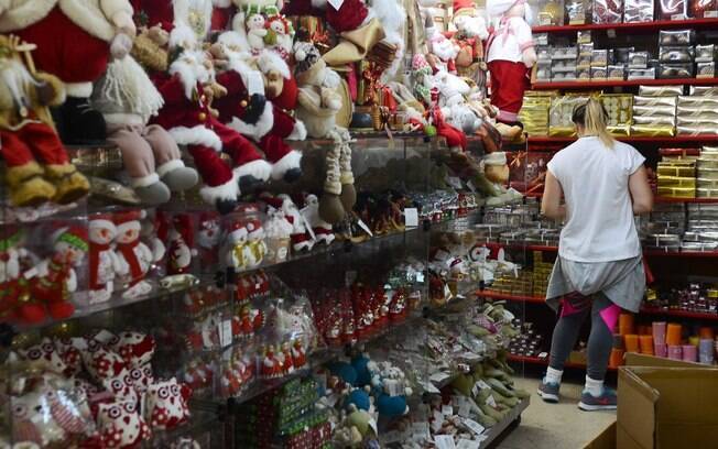Consumidor inadimplente renegocia dívida no fim do ano para comprar com responsabilidade no Natal, diz presidente do SPC Brasil  