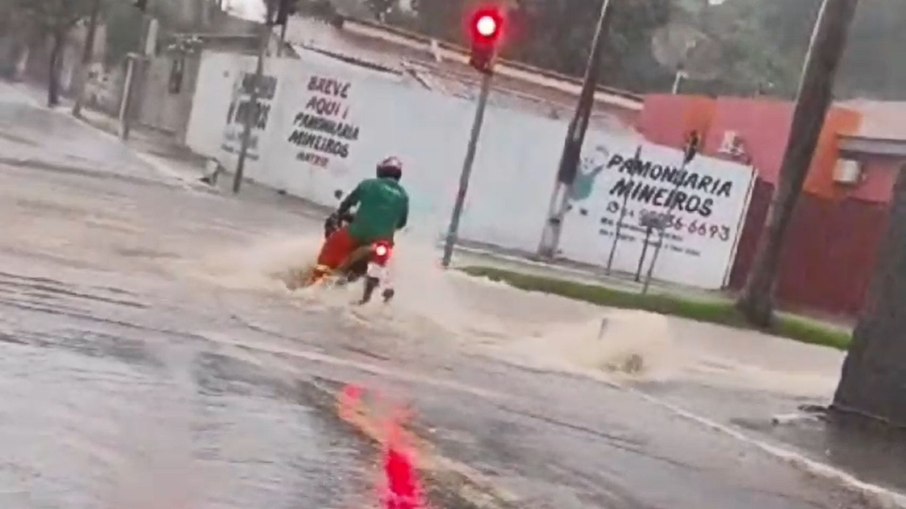 Homem é levado pela correnteza em Goiás