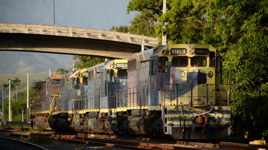 Locomotivas da década de 60 estão sendo recuperadas em Cruzeiro