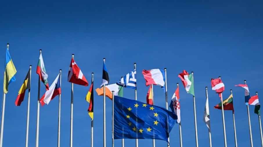 Bandeiras dos países que fazem parte da União Europeia