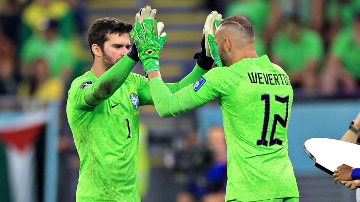 Alisson deve ser substituído por Weverton