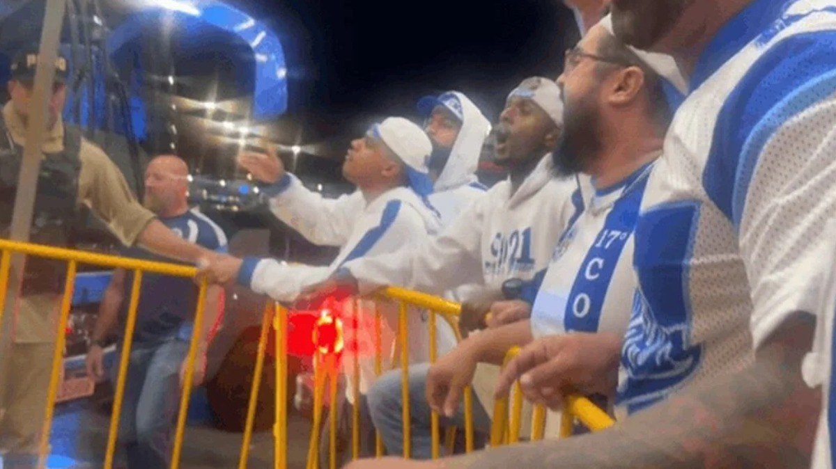 Organizada%20do%20Cruzeiro%20protesta%20ap%C3%B3s%20derrota%20para%20o%20Bragantino