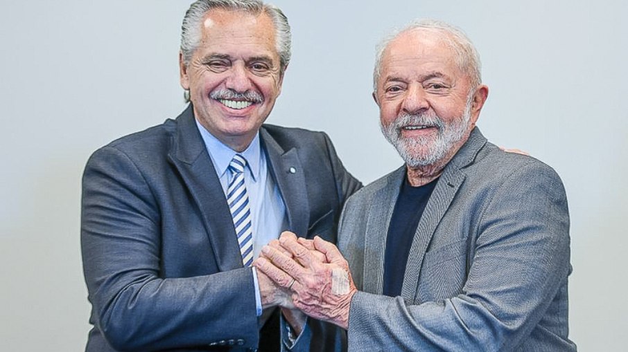O presidente da Argentina, Alberto Fernández, com Lula.