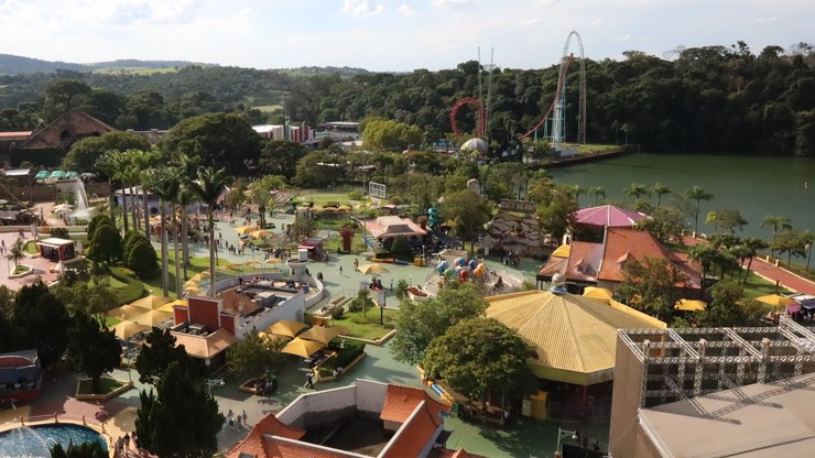Últimos dias para comunicadores entrarem de graça no Hopi Hari