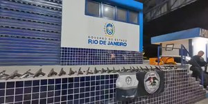 RJ: 30 pistolas que iriam ao Complexo do Alemão são apreendidas