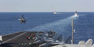 Irã diz ter atacado porta-aviões USS Abraham Lincoln dos EUA