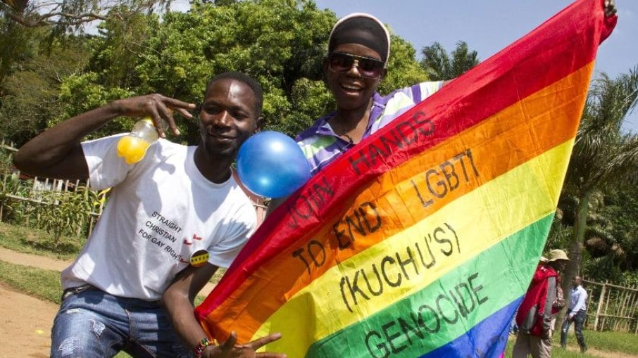 Manifestantes durante passeata pró-LGBT em 2014 em Uganda