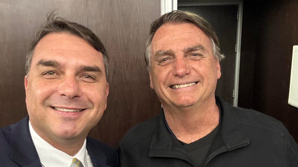 Flávio pode tirar Jair Bolsonaro da prisão se for eleito?
