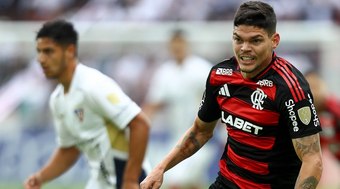Flamengo%20domina%20posse%2C%20mas%20fica%20no%20empate%20com%20a%20LDU