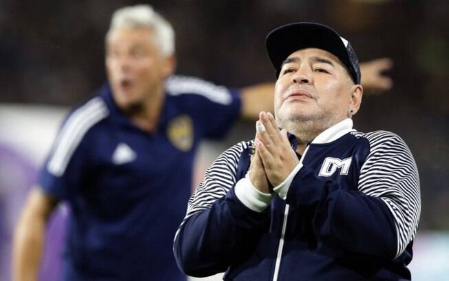 Diego Maradona morre após parada cardiorrespiratória