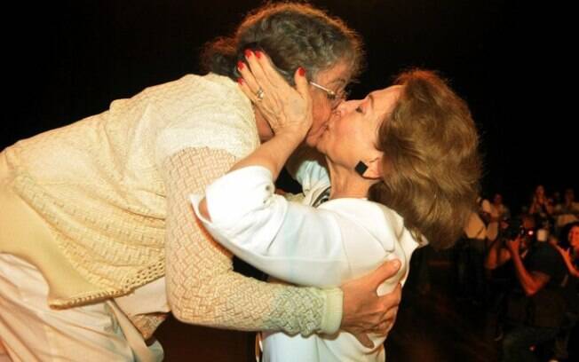 As atrizes Fernanda Montenegro e Camila Amado beijaram-se em ato contra Marco Feliciano
