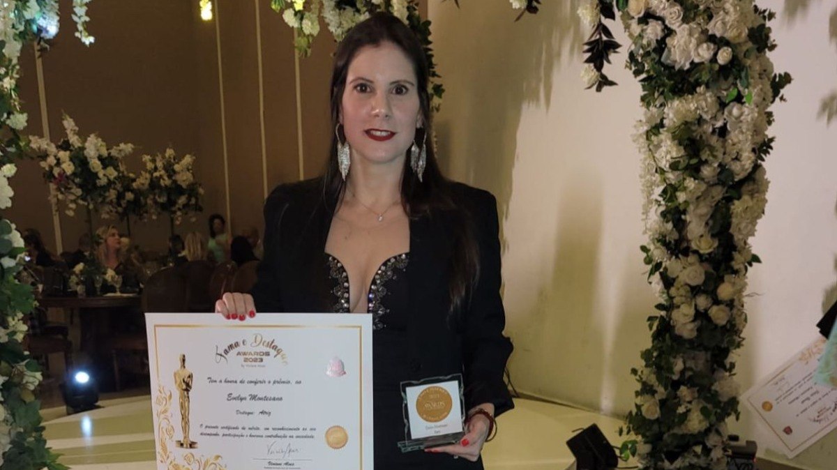 Atriz Evelyn Montesano, de Terra e Paixão, é premiada no Fama e Destaque Awards 2023