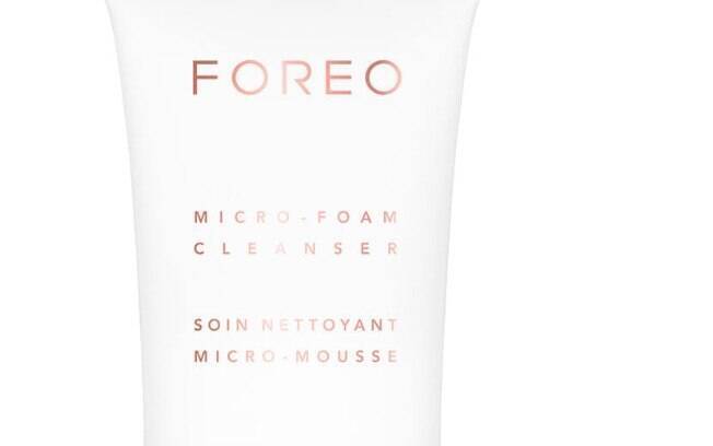 O Micro-Foam Cleanser da FOREO remove delicadamente qualquer impureza acumulada ao longo do dia