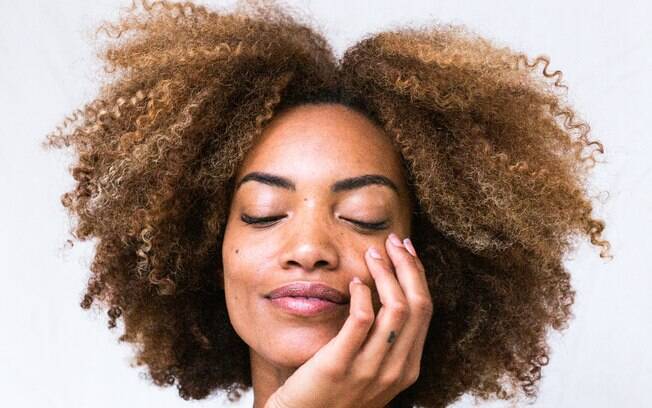 Veja 5 maneiras de manter os cuidados com a pele facial no verão