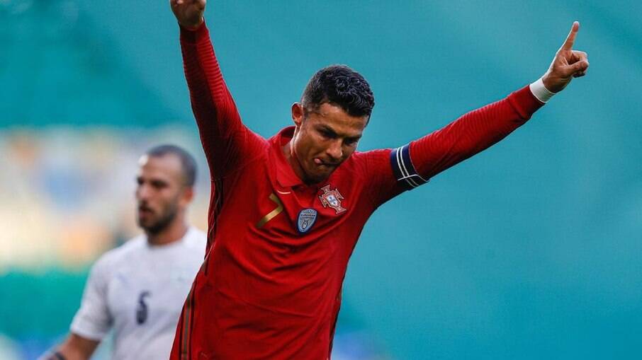 Cristiano Ronaldo marca duas vezes por Portugal e se torna o artilheiro do  mundo no ano