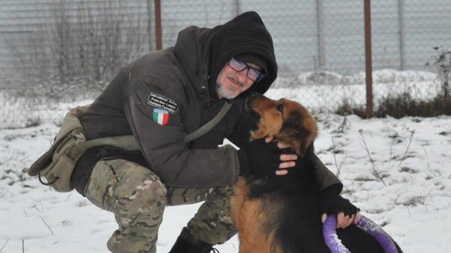 Andrea Cisternino tem um abrigo que cuida de 400 animais