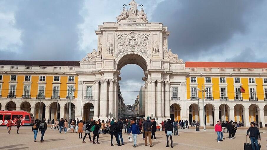 Praça do Comércio, um dos principais pontos turísticos do centro de Lisboa, em Portugal