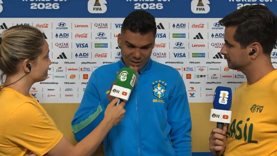 Casemiro chora durante entrevista Casemiro chora durante entrevista