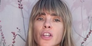 Carolina Dieckmmann diz que perdeu contratos após raspar a cabeça