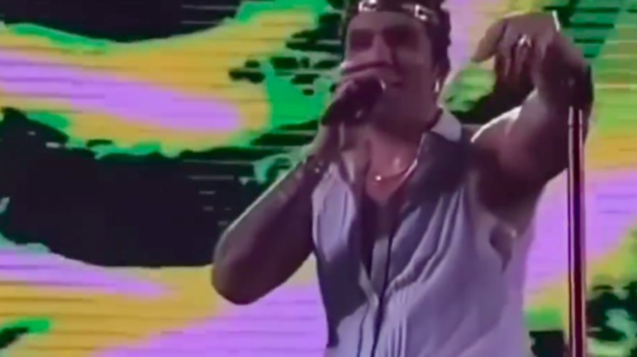 Luan Santana cai no palco em show em Manaus