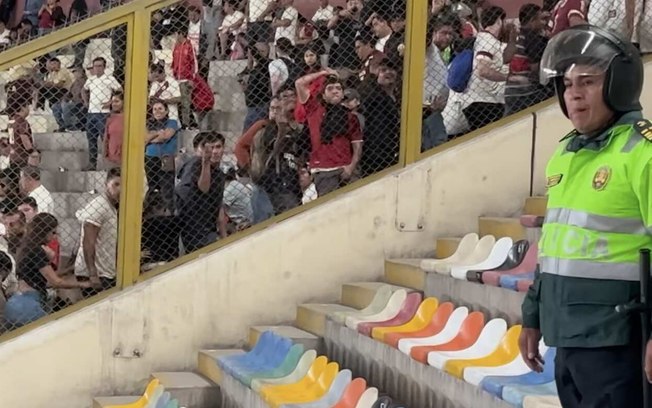 Racistas peruanos imitam macaco para a torcida do Botafogo 