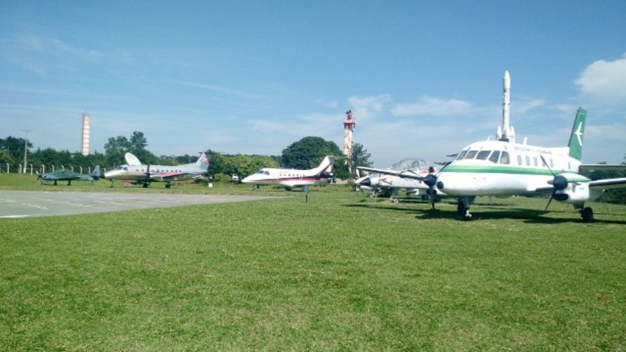 Aviões na áreas externa do Museu Aeroespacial Brasileiro, em São José dos Campos (SP)