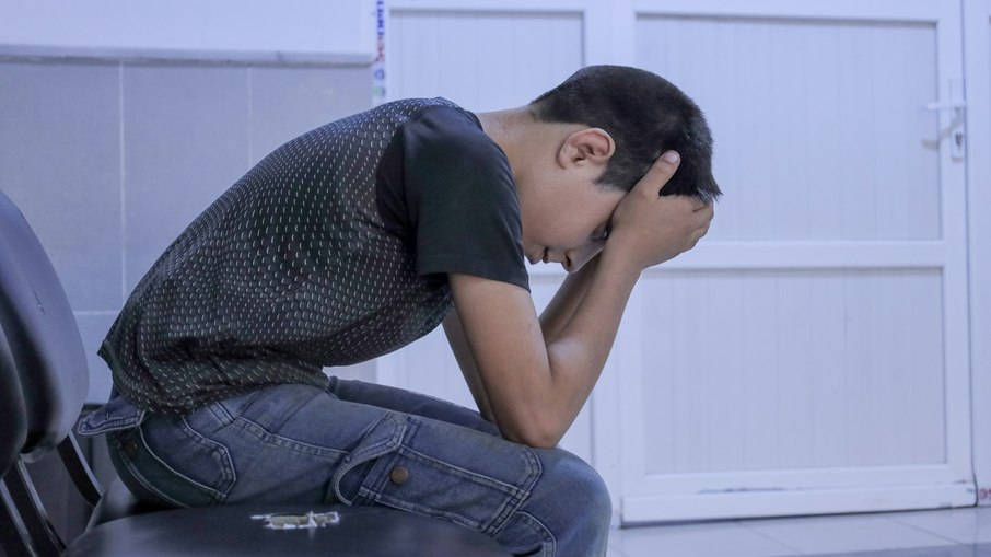 Menino, de 10 anos, chegou a conviver por quatro meses com o casa Menino, de 10 anos, chegou a conviver por quatro meses com o casa