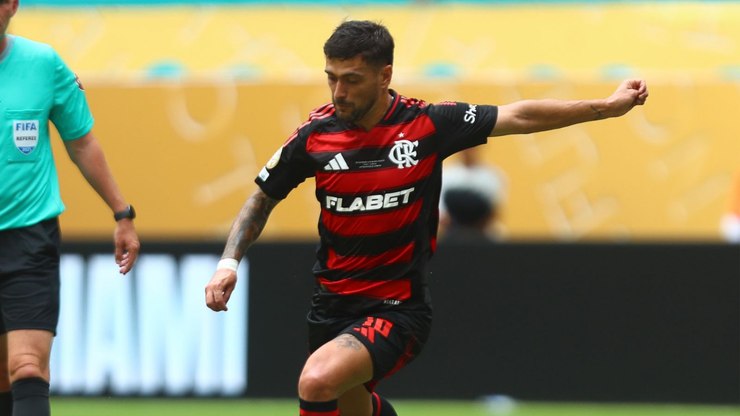 Com erros fatais, Flamengo perde para o Bayern e deixa o Mundial