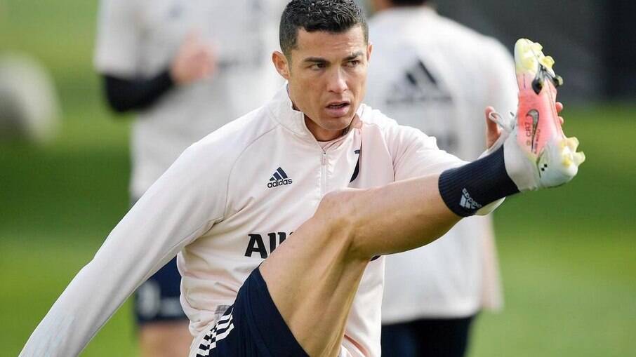 Cristiano Ronaldo se lesiona em treino da Juve