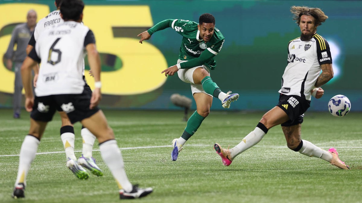 Palmeiras supera Atlético e vence 1ª no Allianz neste Brasileirão Palmeiras supera Atlético e vence 1ª no Allianz neste Brasileirão