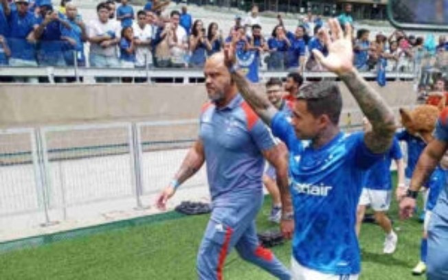 Quatro jogadores foram apresentados à torcida no Mineirão: Rodriguinho, Fagner, Christian e Eduardo