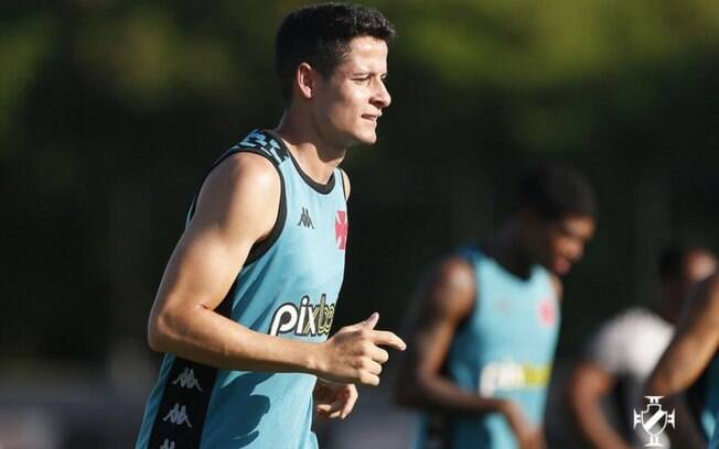 Matheus Barbosa lembra 'vacilos' do Vasco contra o Botafogo, mas garante o time melhor diante do Fluminense