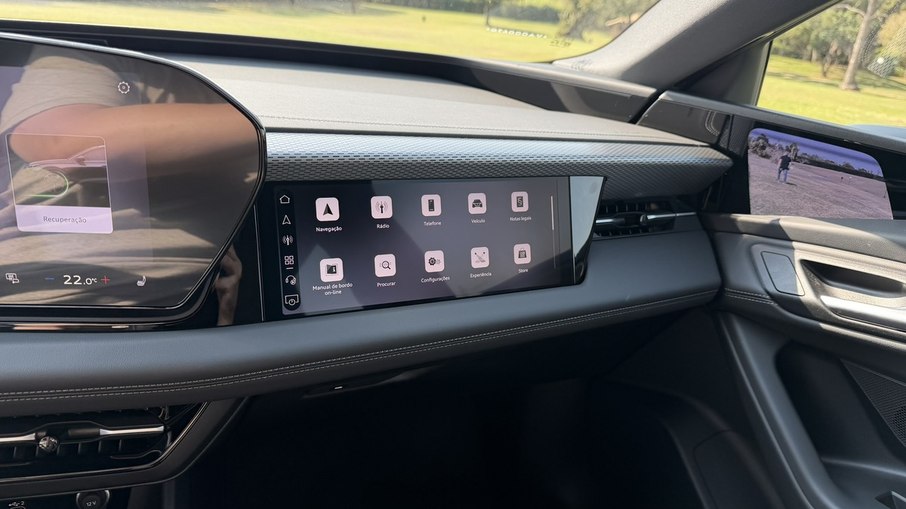Audi A6 Avant e-tron traz Virtual Cockpit de 11,9”, central de 14,5” e tela para o passageiro