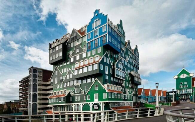 O Inntel Hotels fica em Amsterdam e mistura criatividade, tradição local e um conforto moderno em seus quartos e fachada