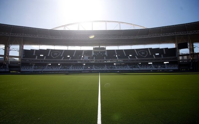 Vasco fará atividades no Estádio Nilton Santos para de adaptar ao gramado sintético