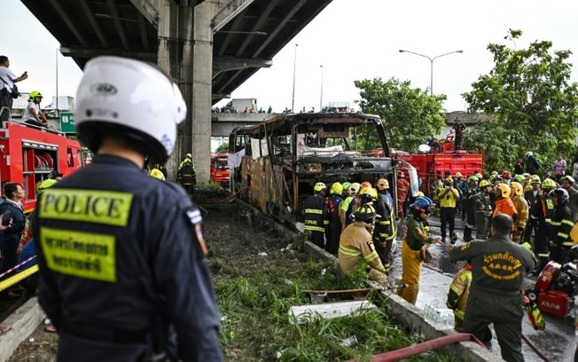 Incêndio destruiu ônibus que transportava 44 pessoas na Tailândia