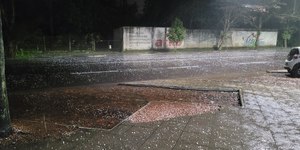 Após alerta da Defesa Civil, granizo faz estragos no Sul do país