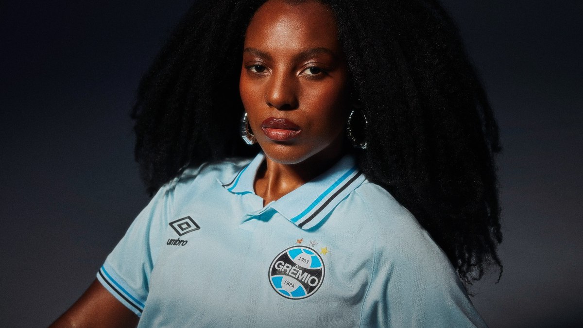 Umbro e Grêmio lançam uniforme celeste para sequência da temporada Umbro e Grêmio lançam uniforme celeste para sequência da temporada