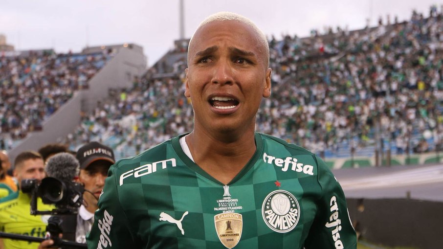 Deyverson emocionado após o título do Palmeiras sobre o Flamengo Deyverson emocionado após o título do Palmeiras sobre o Flamengo