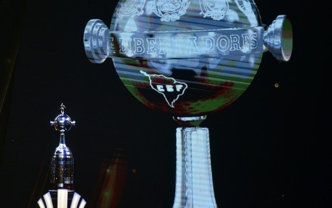 O troféu da Copa Libertadores, 17 de março de 2025 em Luque, no Paraguai O troféu da Copa Libertadores, 17 de março de 2025 em Luque, no Paraguai